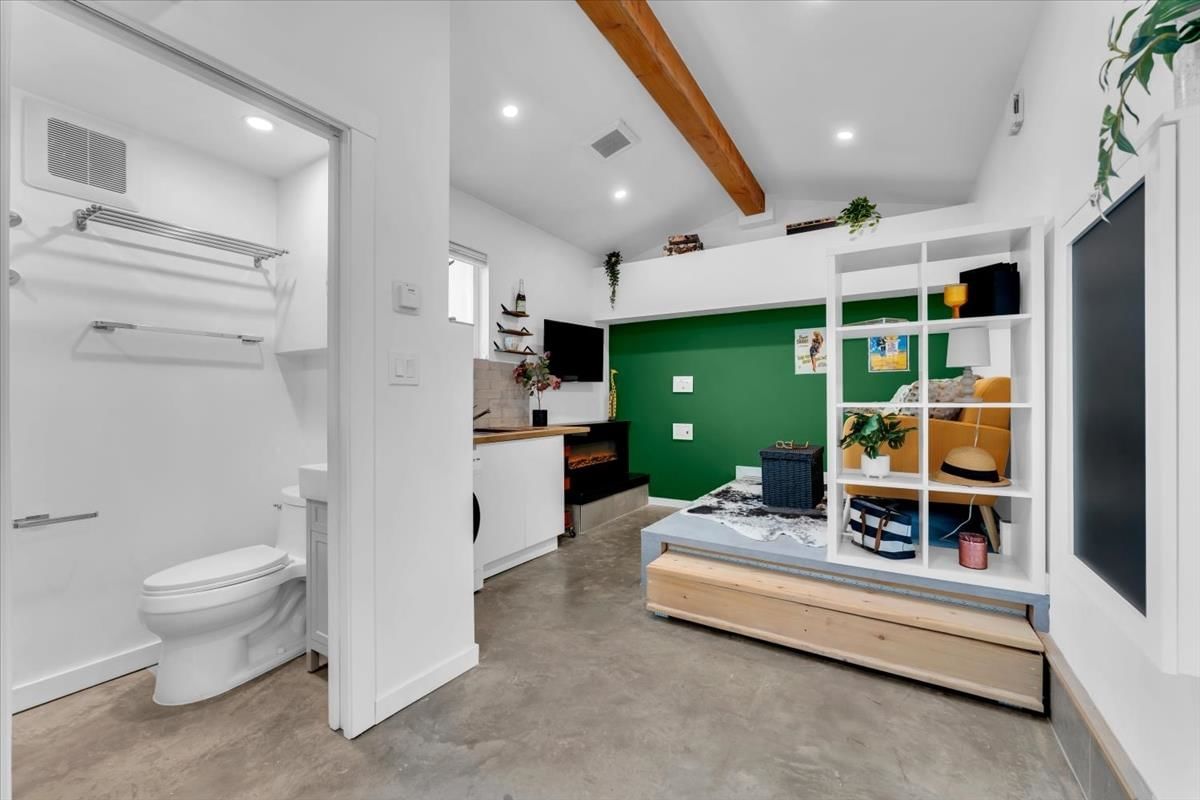 Listing Image 19