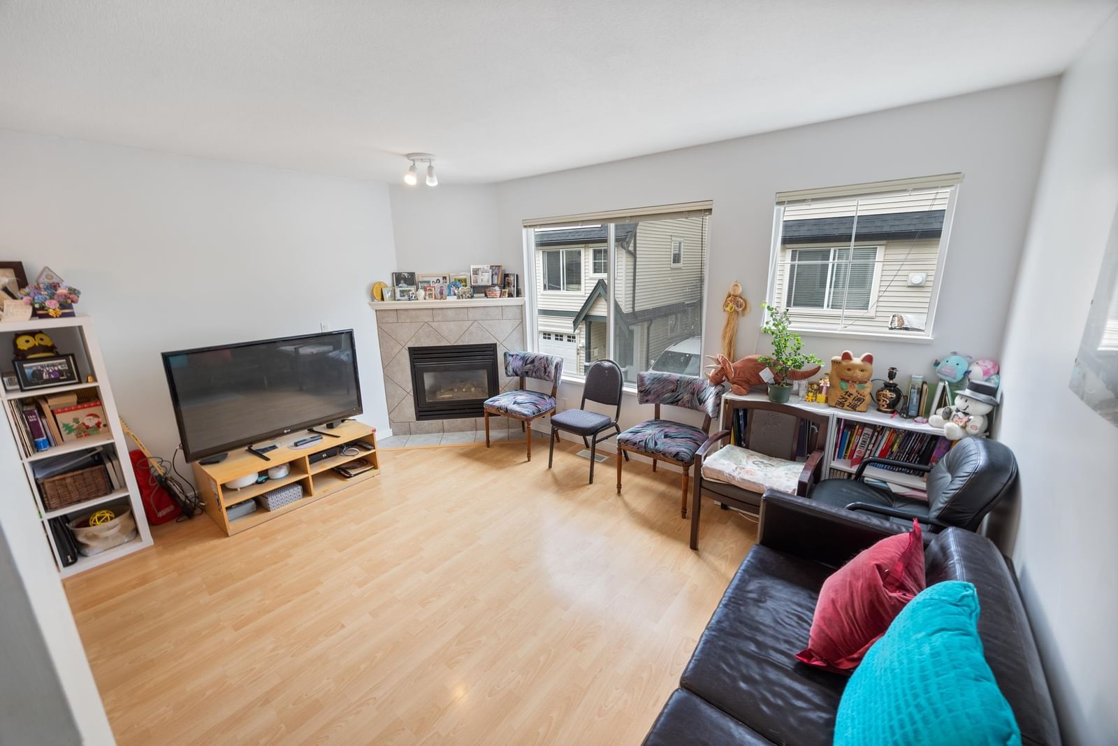 Listing Image 12