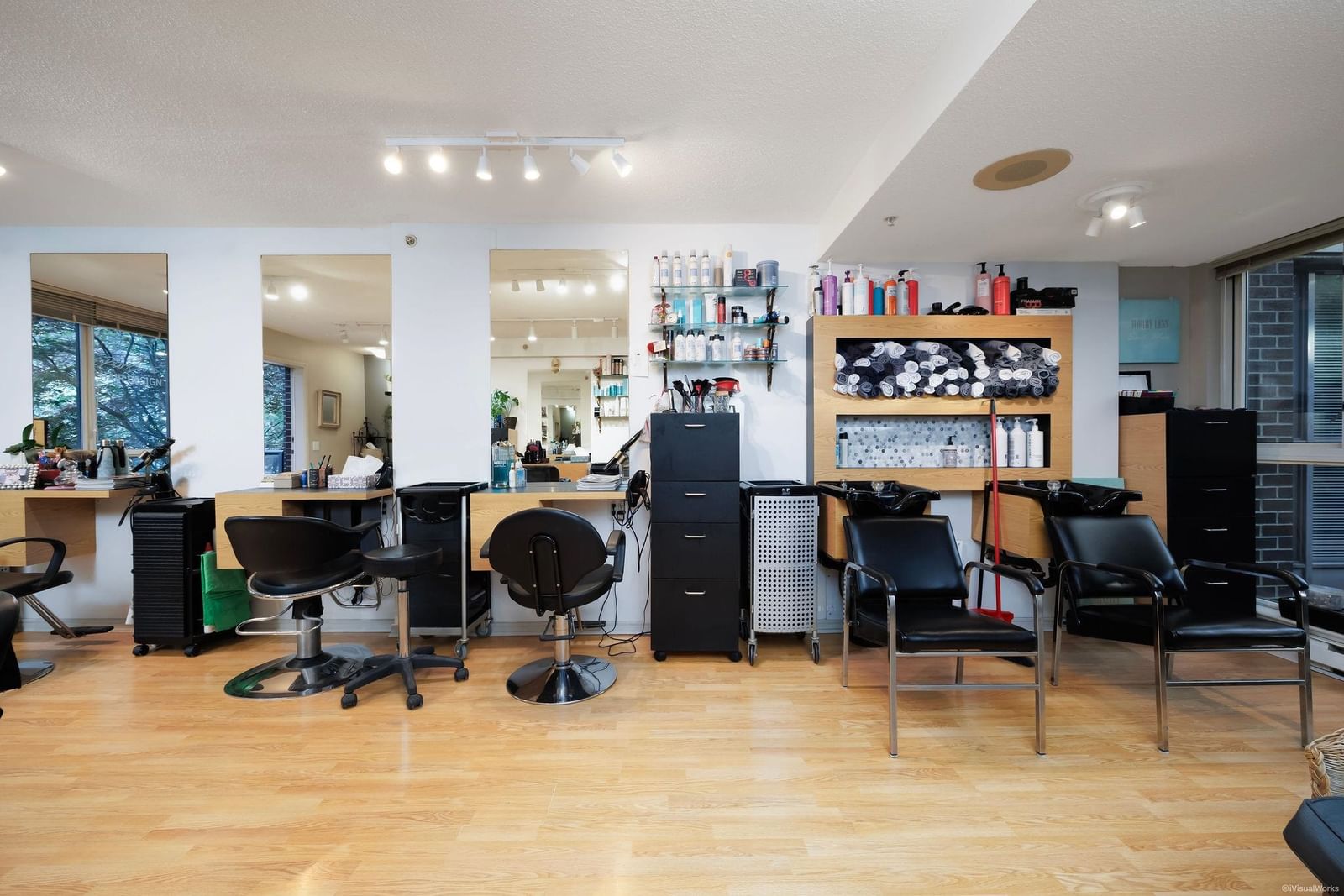 Listing Image 9
