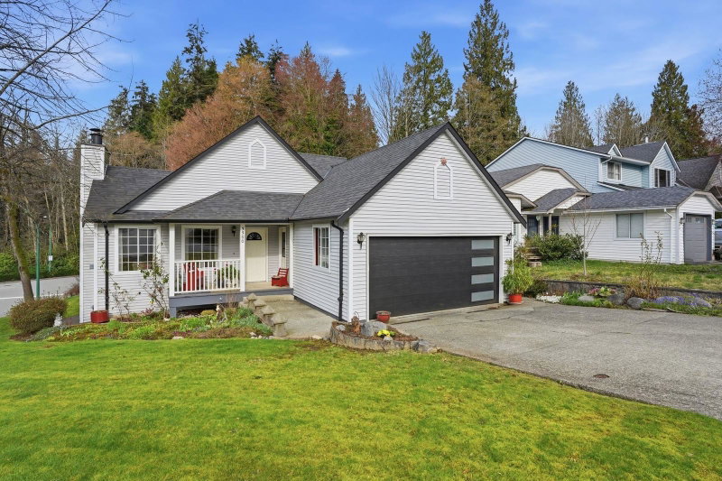 3300 Manning Crescent