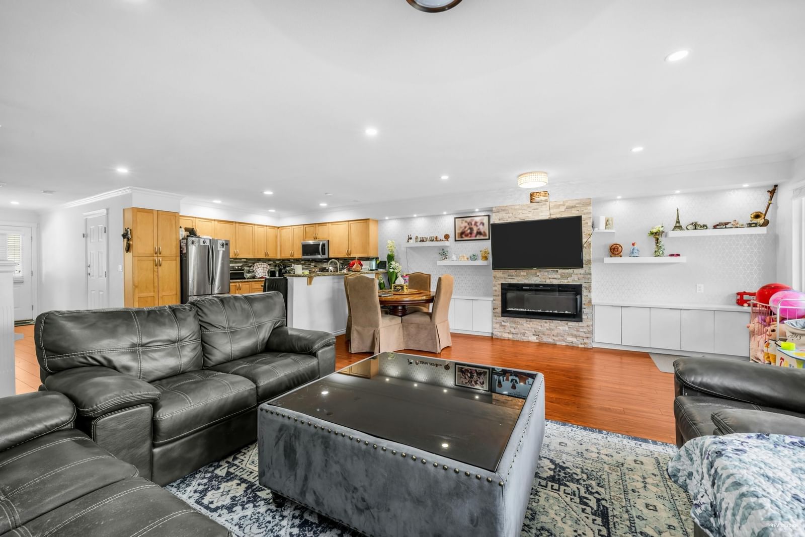 Listing Image 5