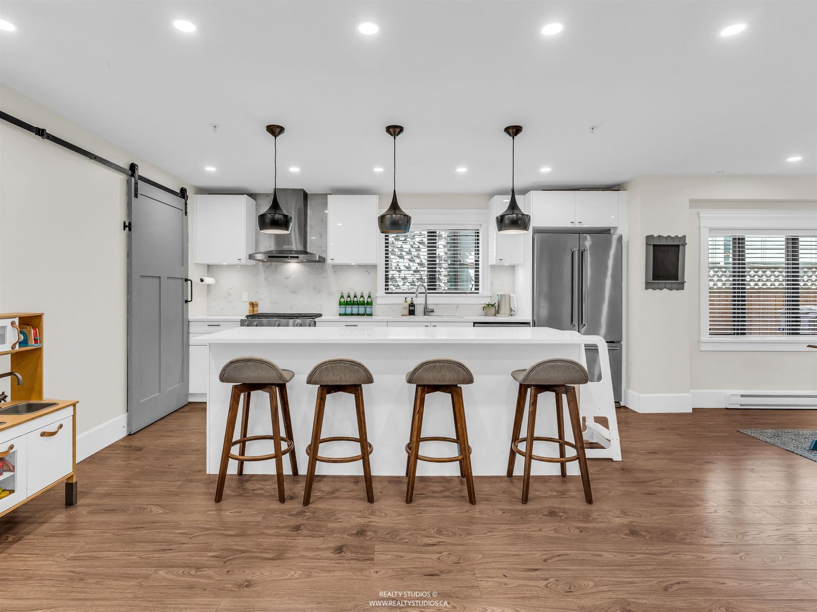 Listing Image 8