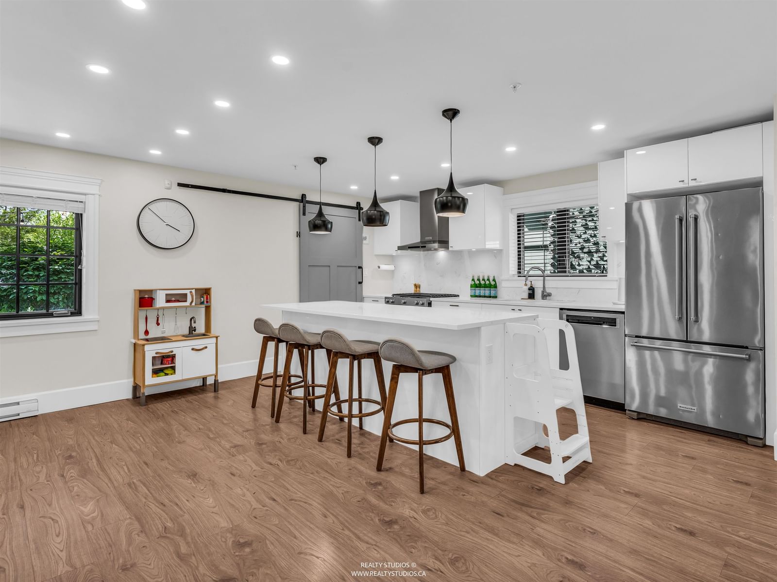 Listing Image 9
