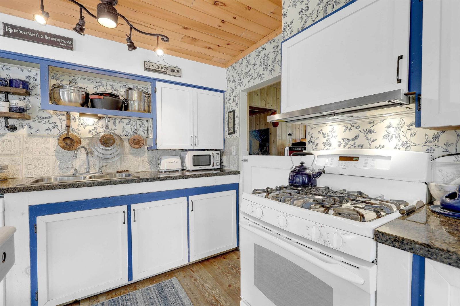 Listing Image 10