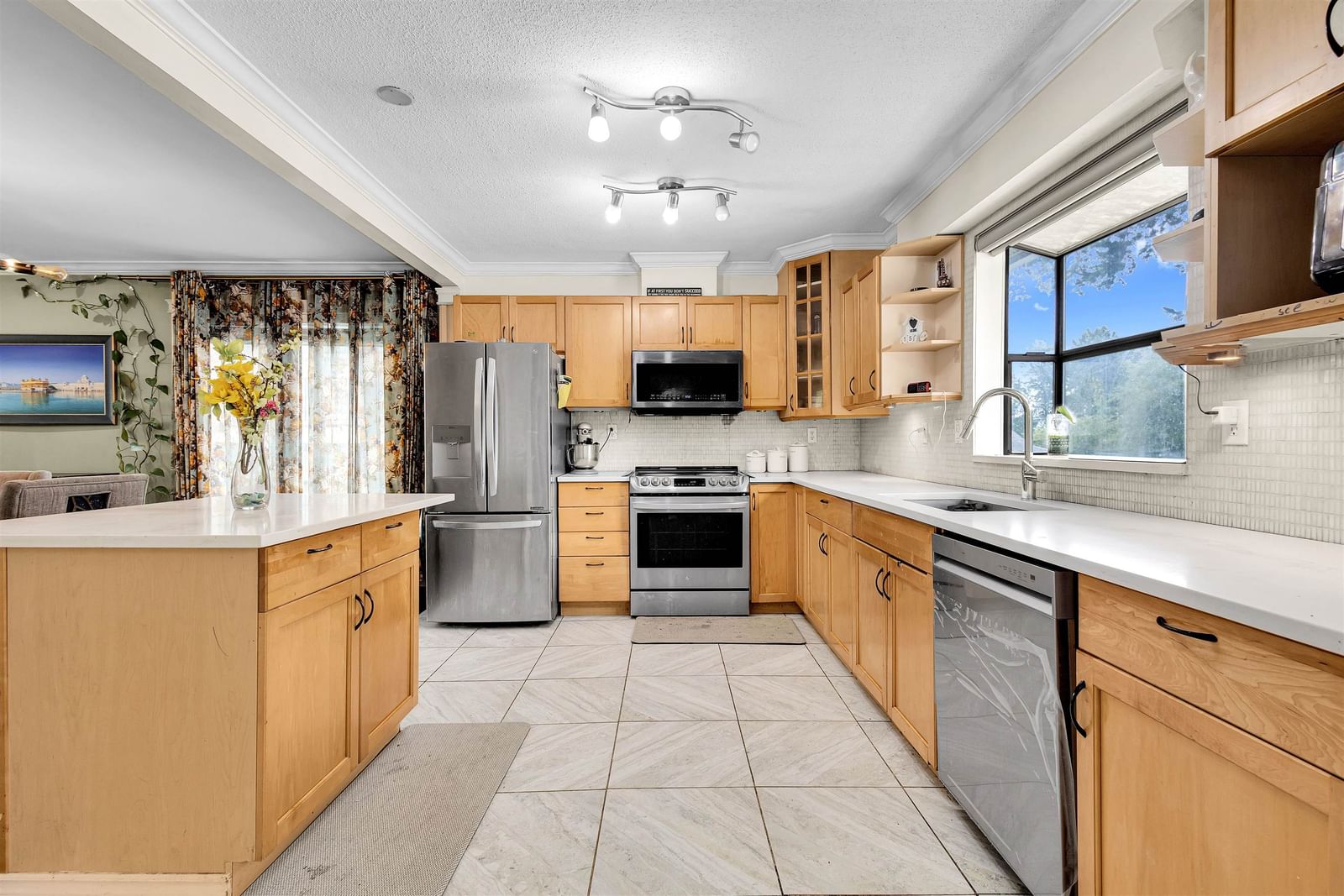 Listing Image 15