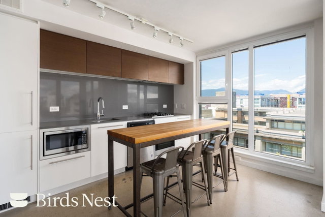 902 - 150 Cordova Street E