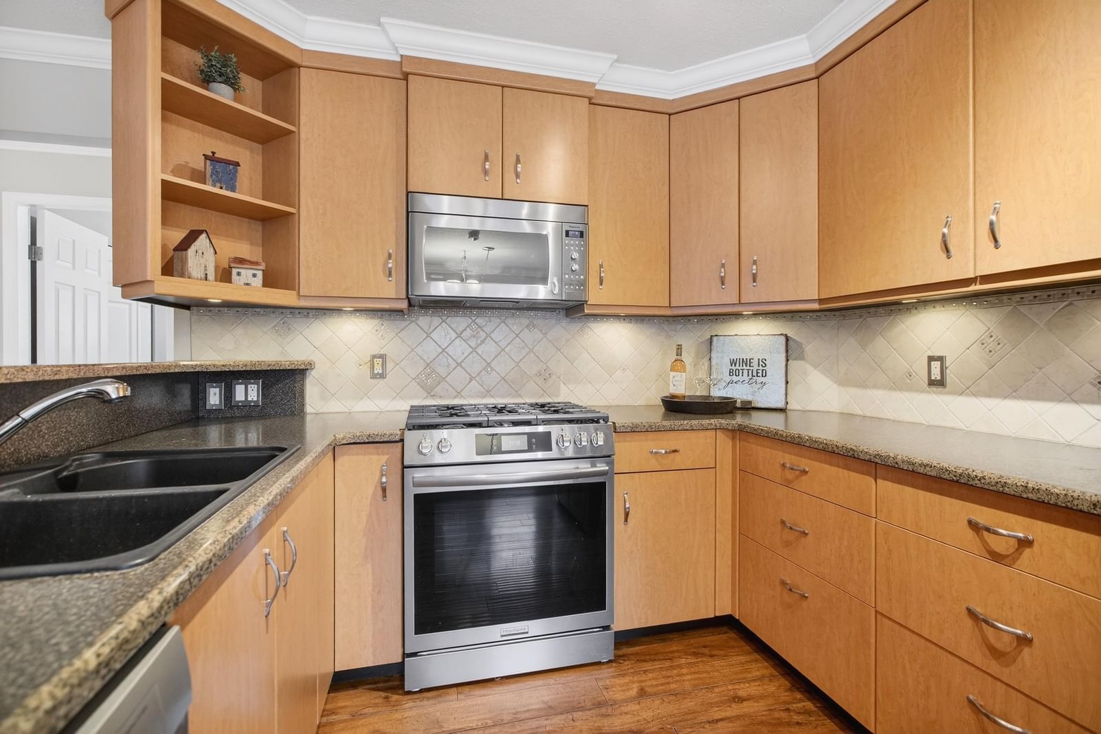 Listing Image 6