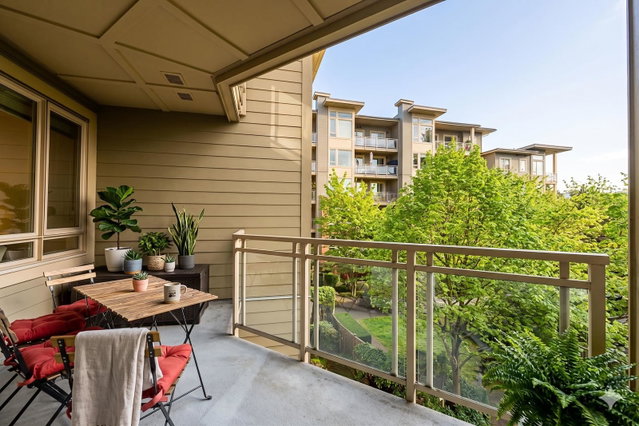 311 - 159 22nd Street W