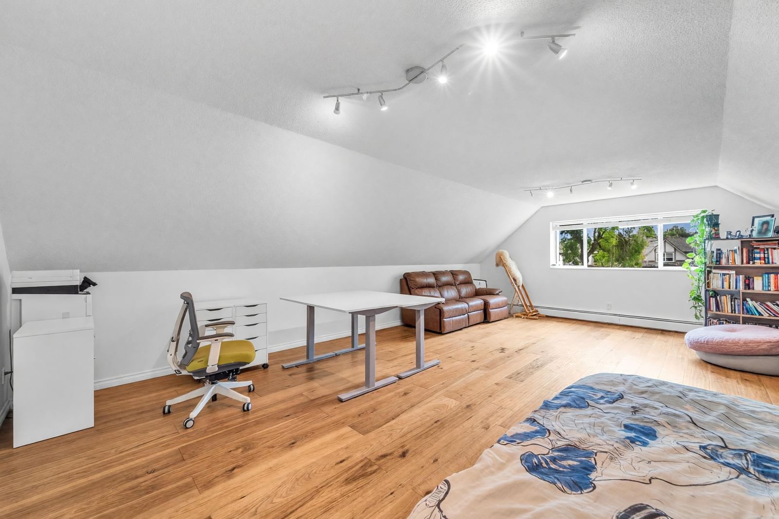 Listing Image 23