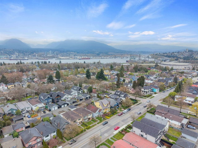 2663 Dundas Street
