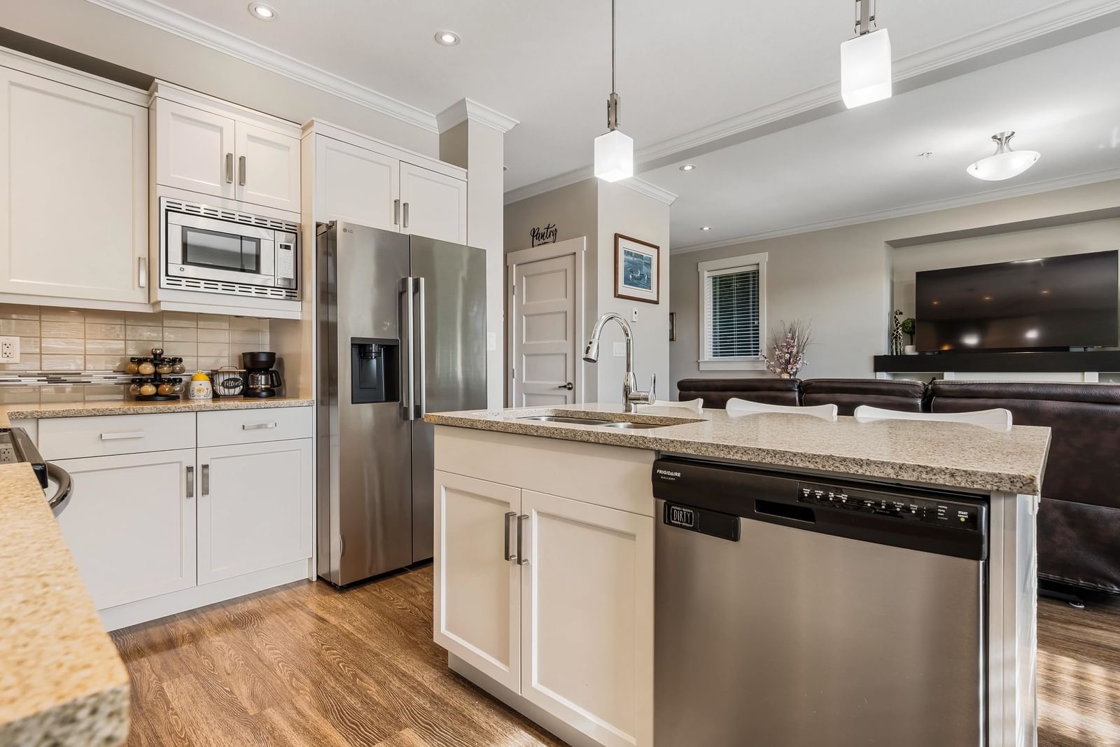 Listing Image 15