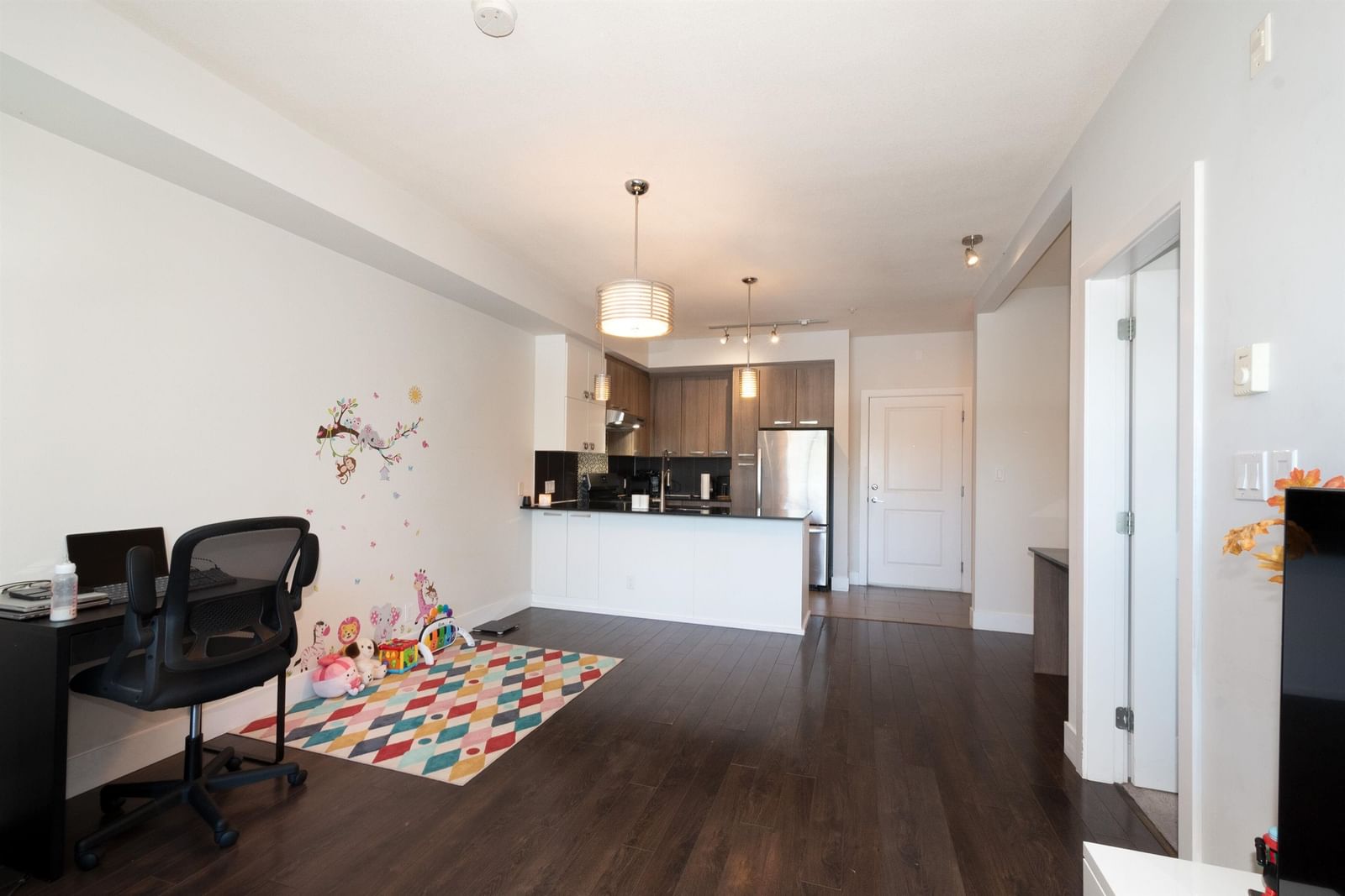 Listing Image 19
