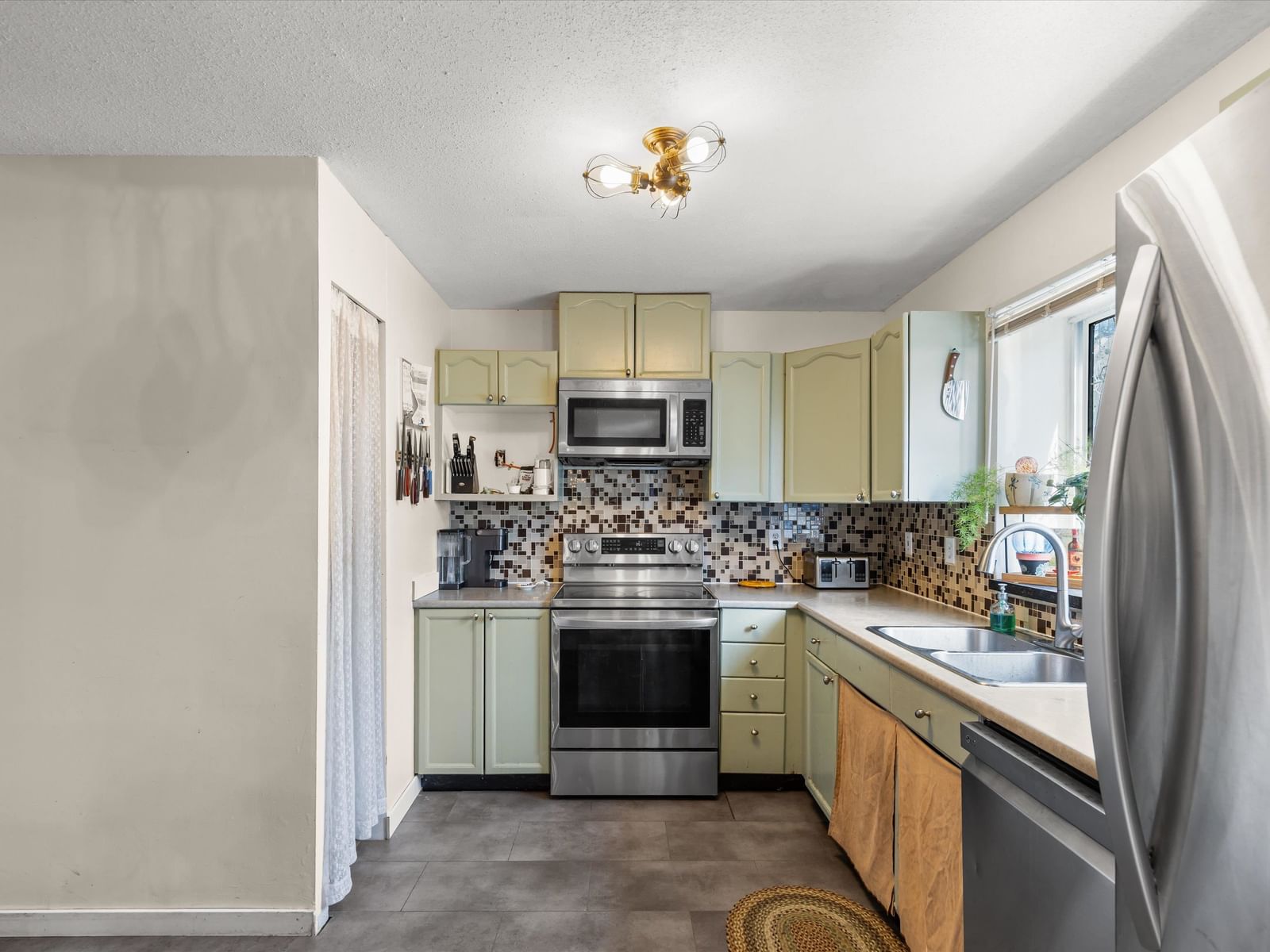 Listing Image 12