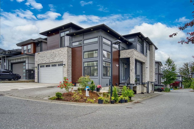 19 - 4295 Old Clayburn Road