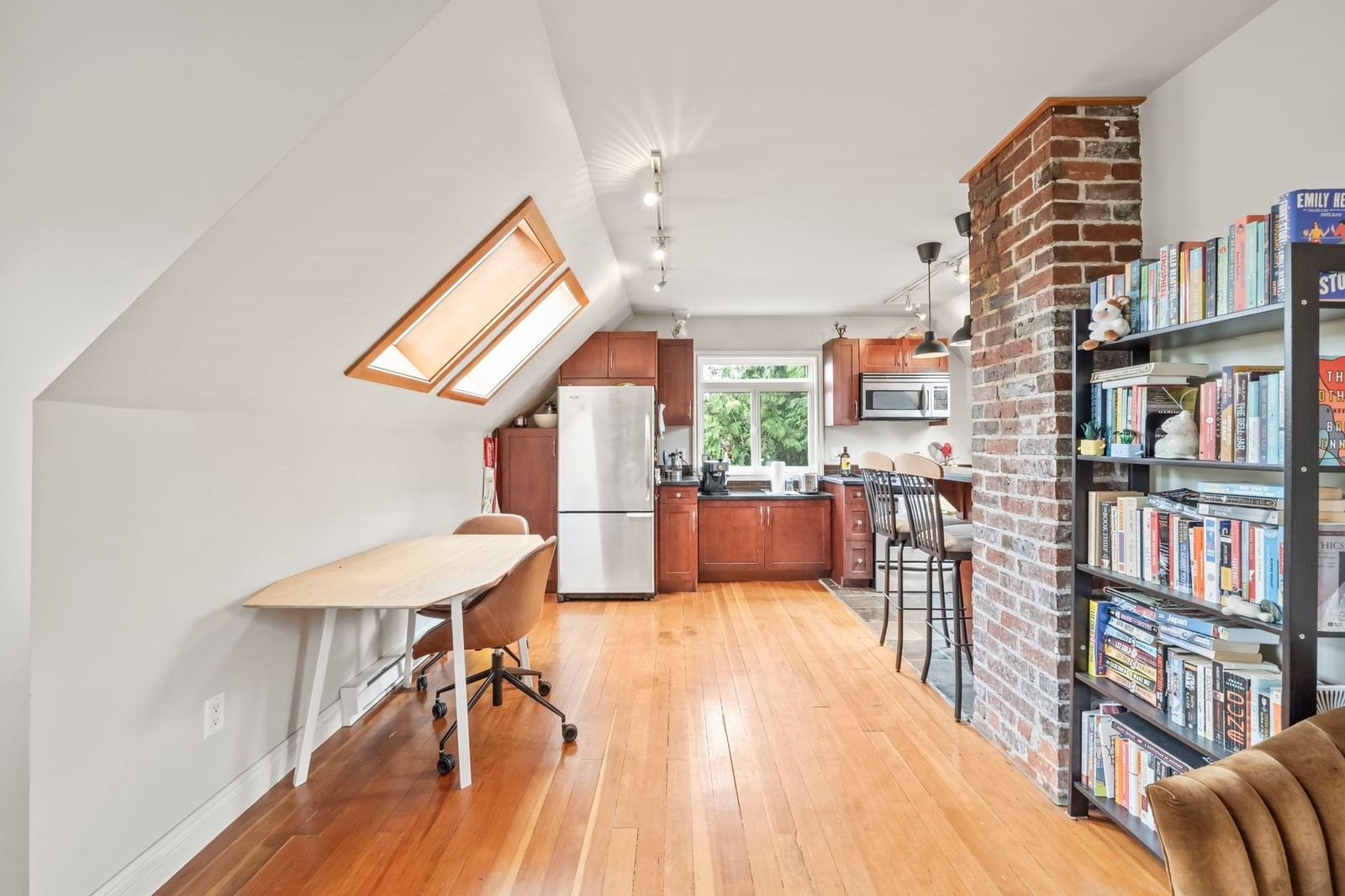 Listing Image 19