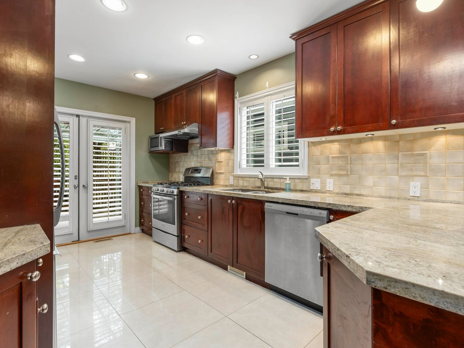 Listing Image 15