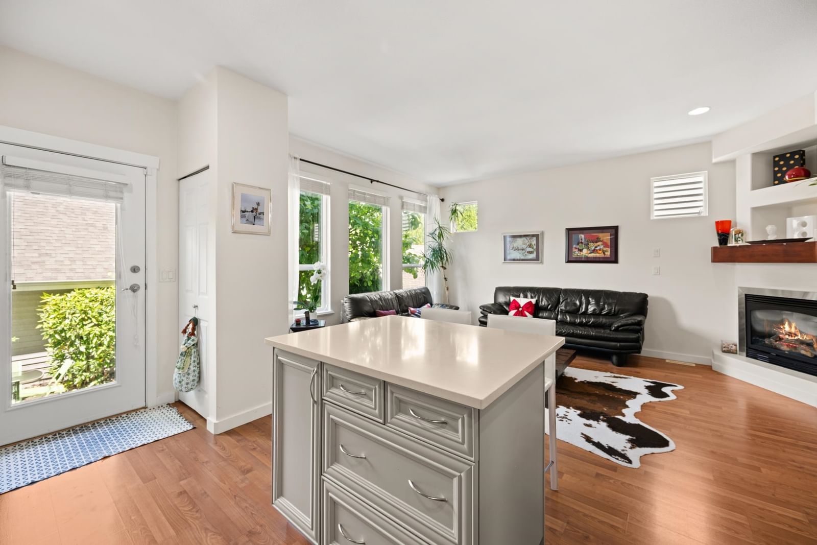Listing Image 12