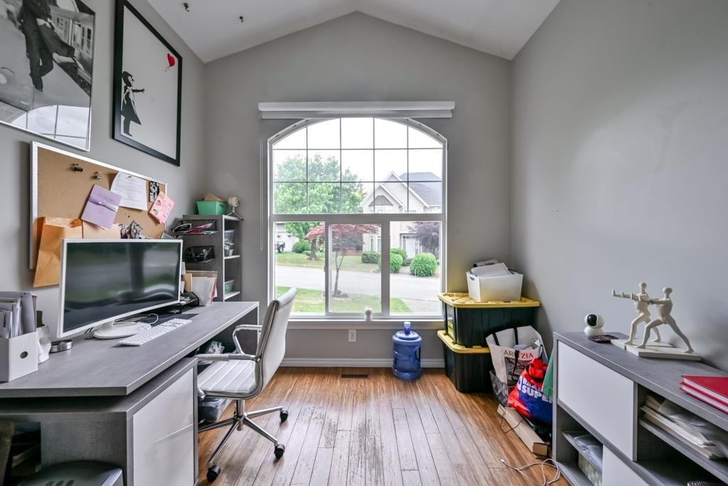 Listing Image 10