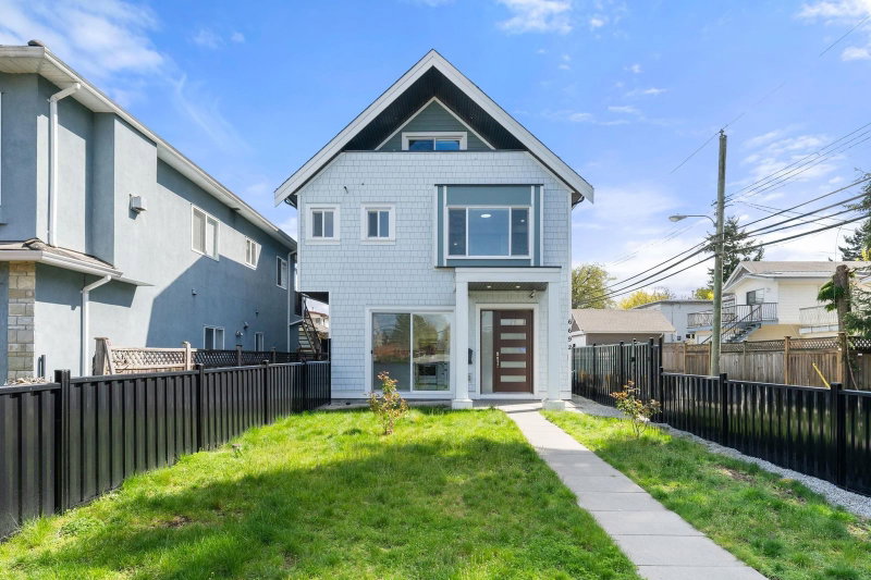 6692 Nanaimo Street