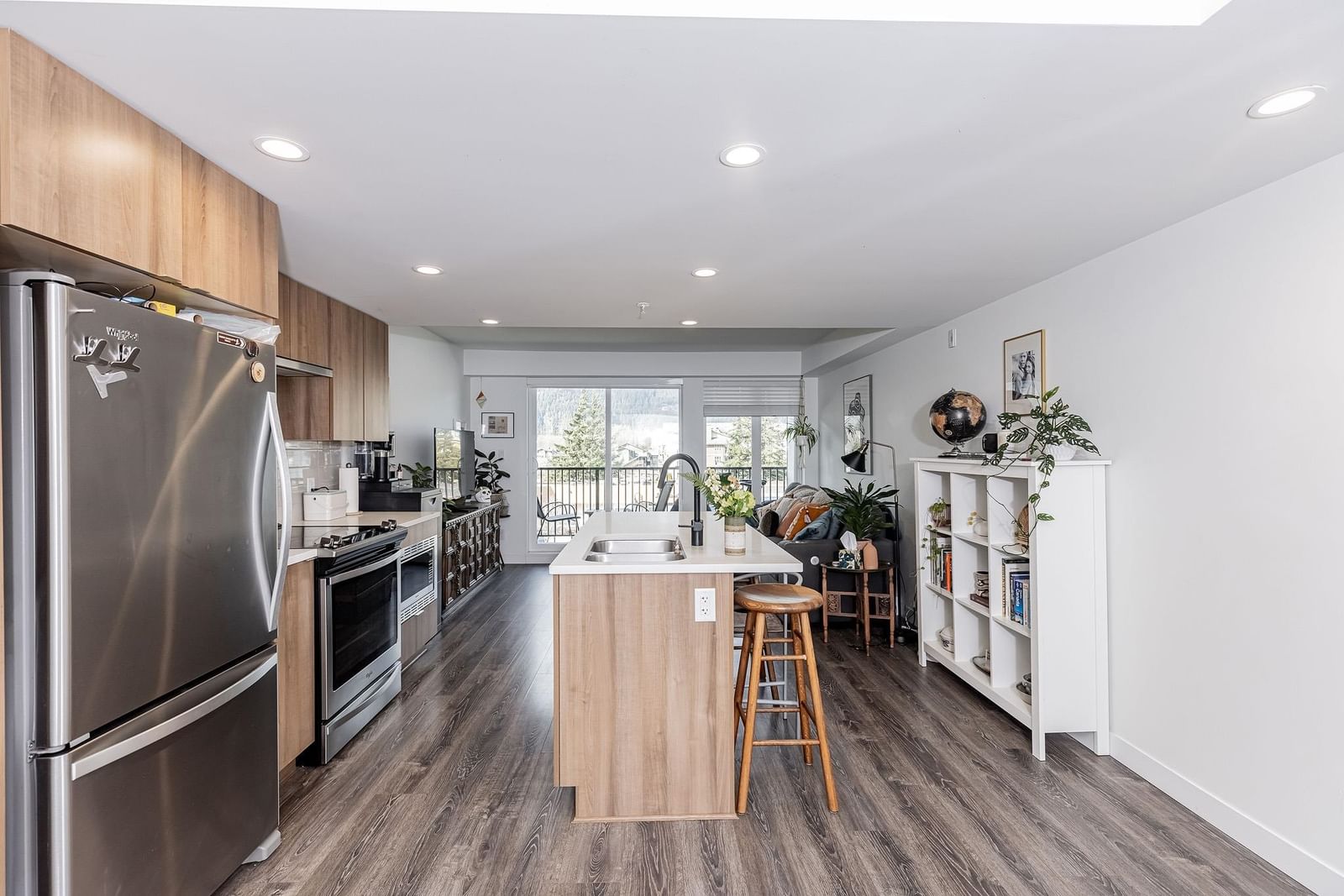 Listing Image 12