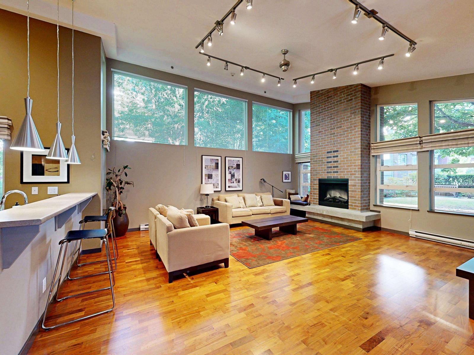 Listing Image 19