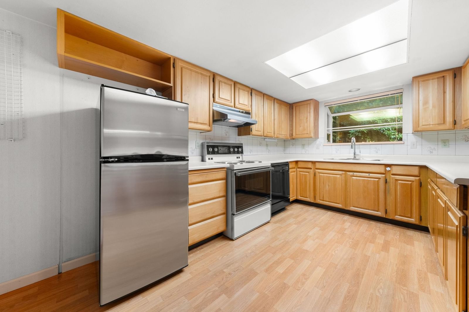 Listing Image 14