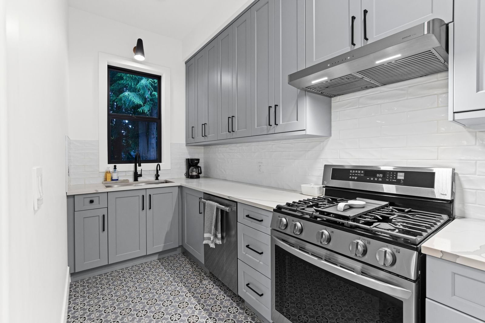 Listing Image 10