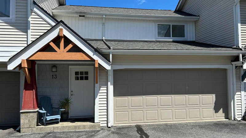 13 - 1821 Willow Crescent