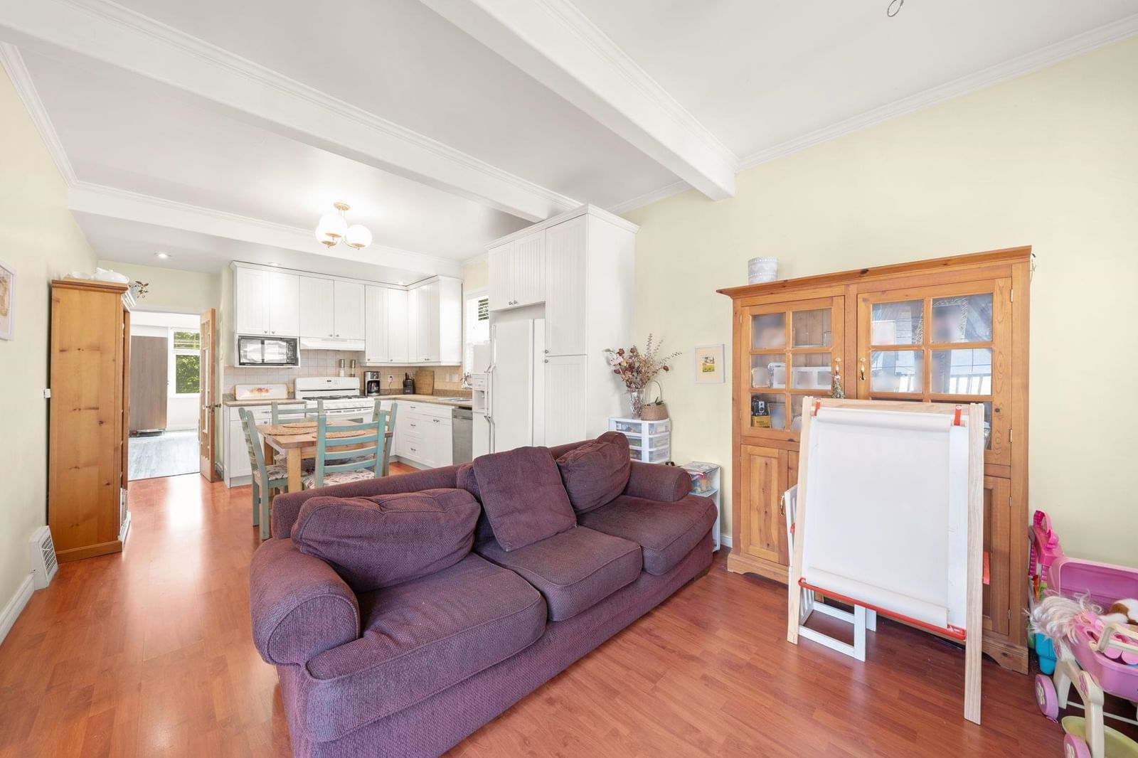 Listing Image 11