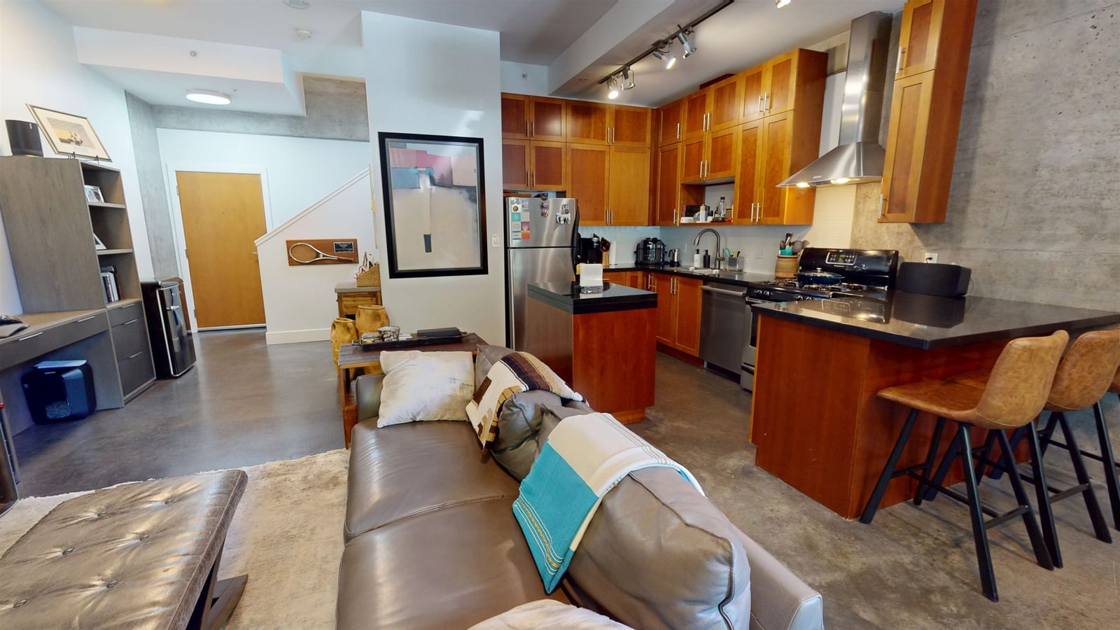 Listing Image 5