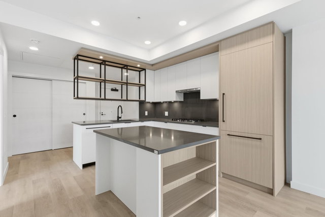 202 - 2268 Broadway E