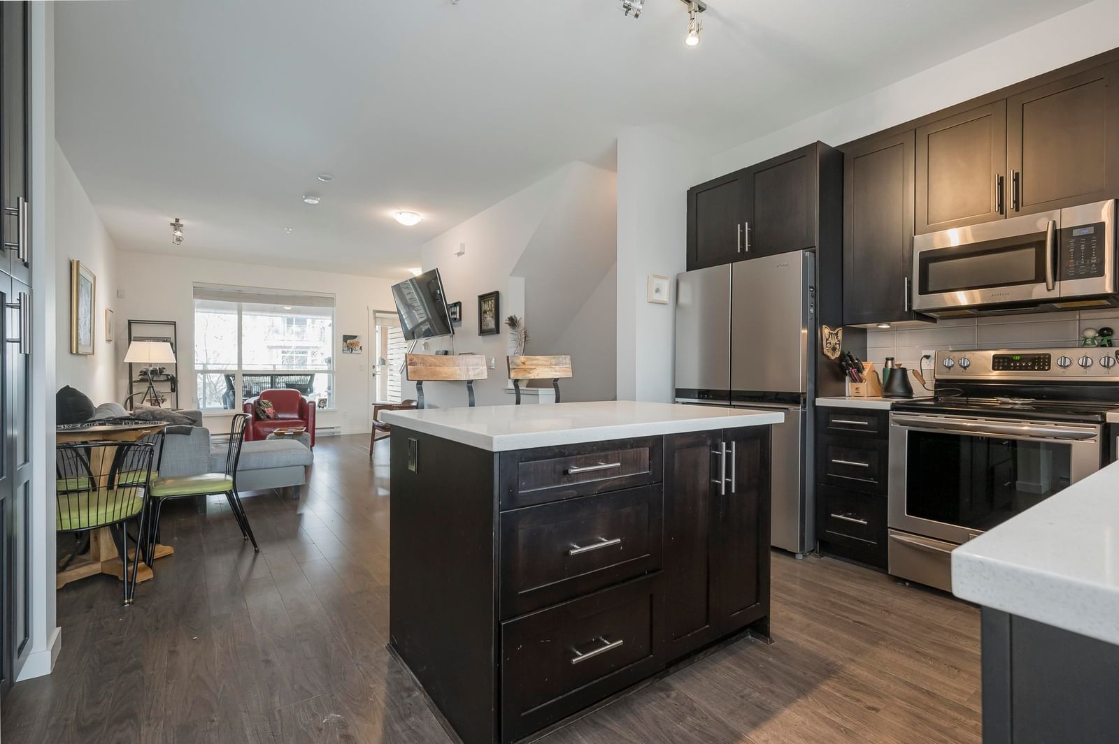 Listing Image 9