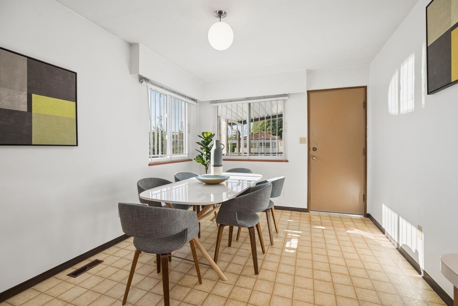 Listing Image 12