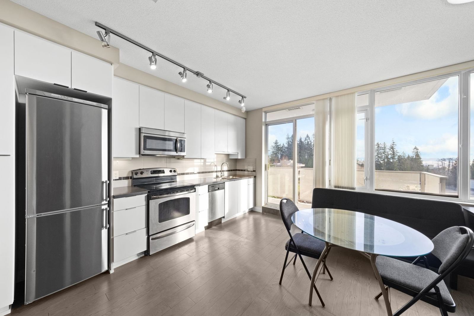 Listing Image 11
