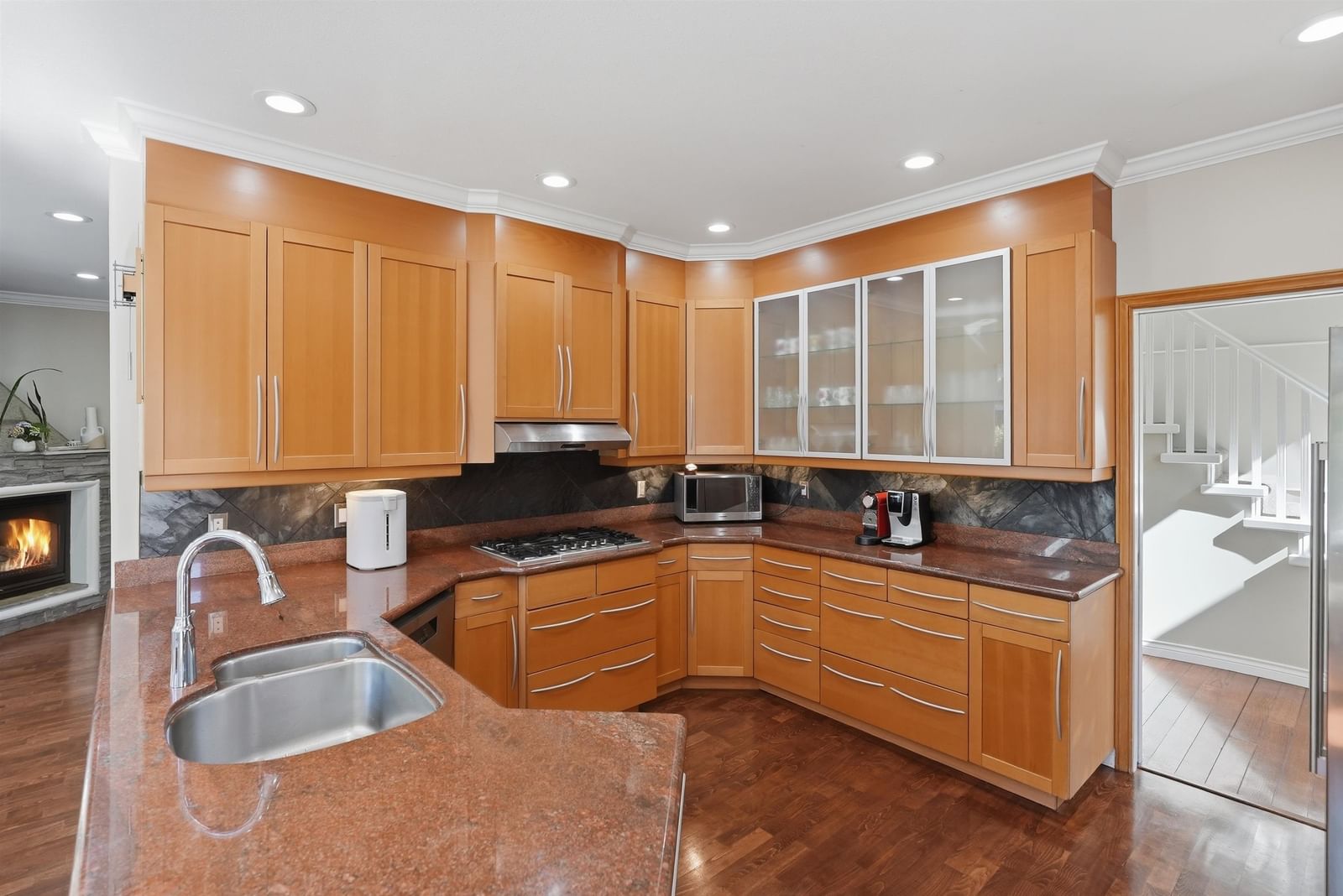 Listing Image 12