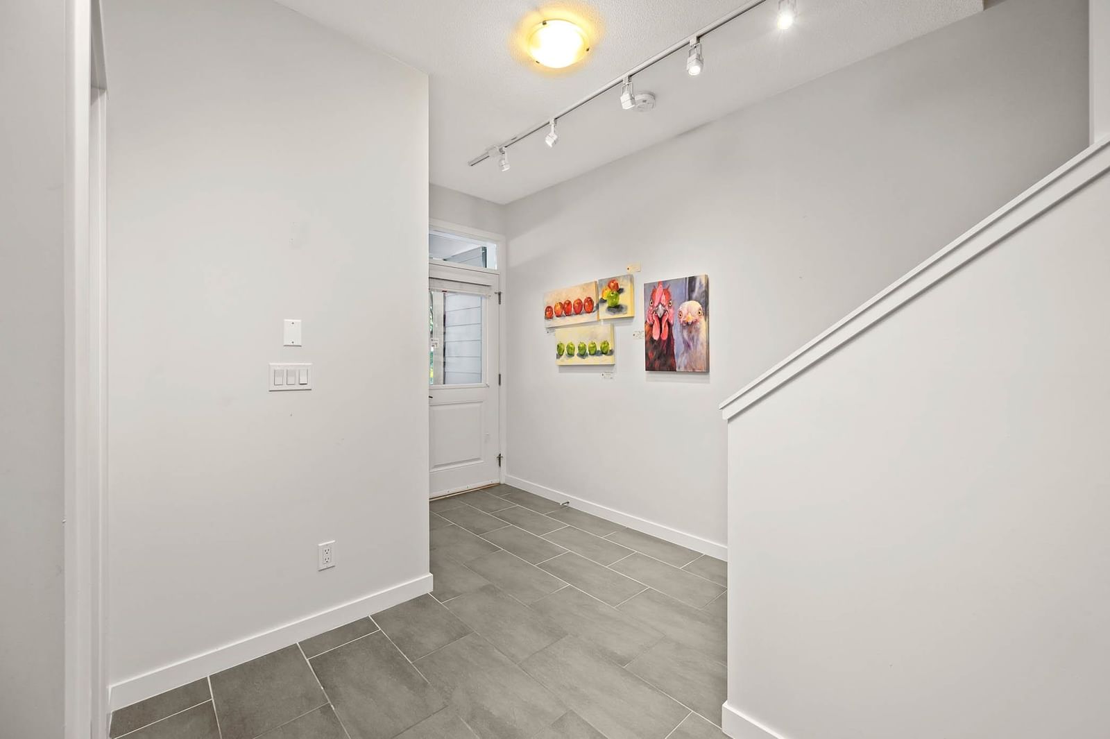 Listing Image 5
