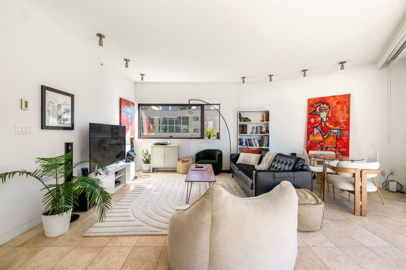 1406 - 838 Hastings Street W