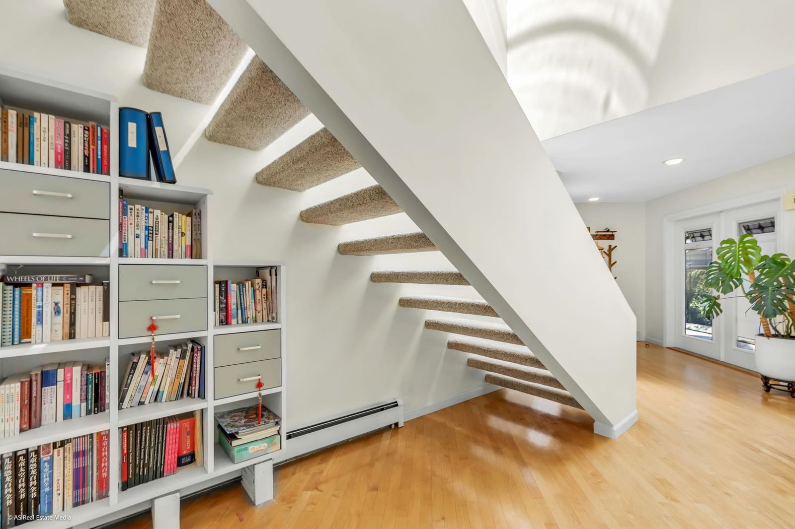 Listing Image 10