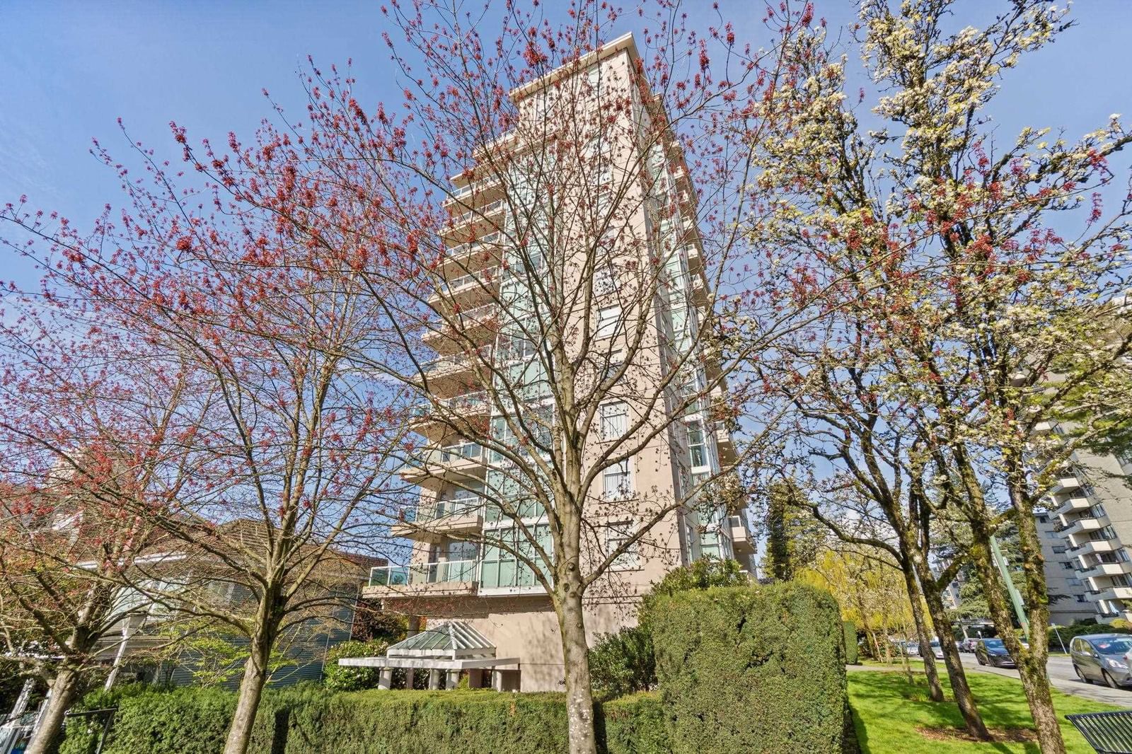 1 bedroom Apartment/Condo exterior view at 567 Lonsdale Avenue, Lower Lonsdale - 657 sq ft property built in 1993