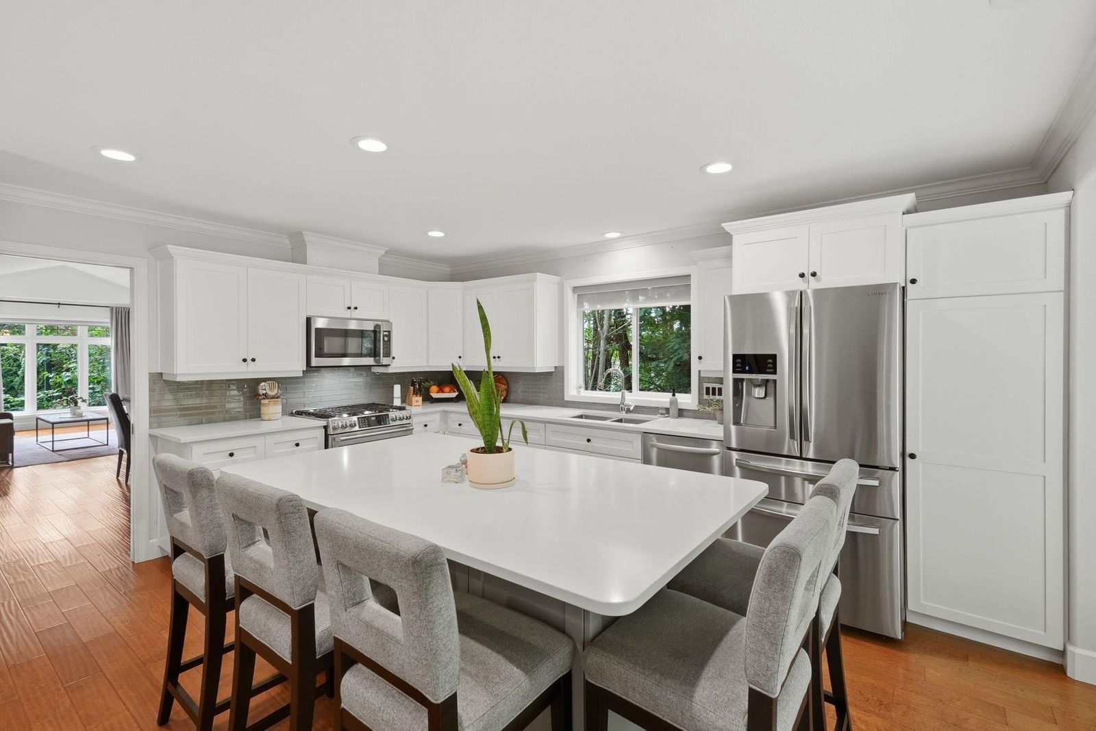Listing Image 11