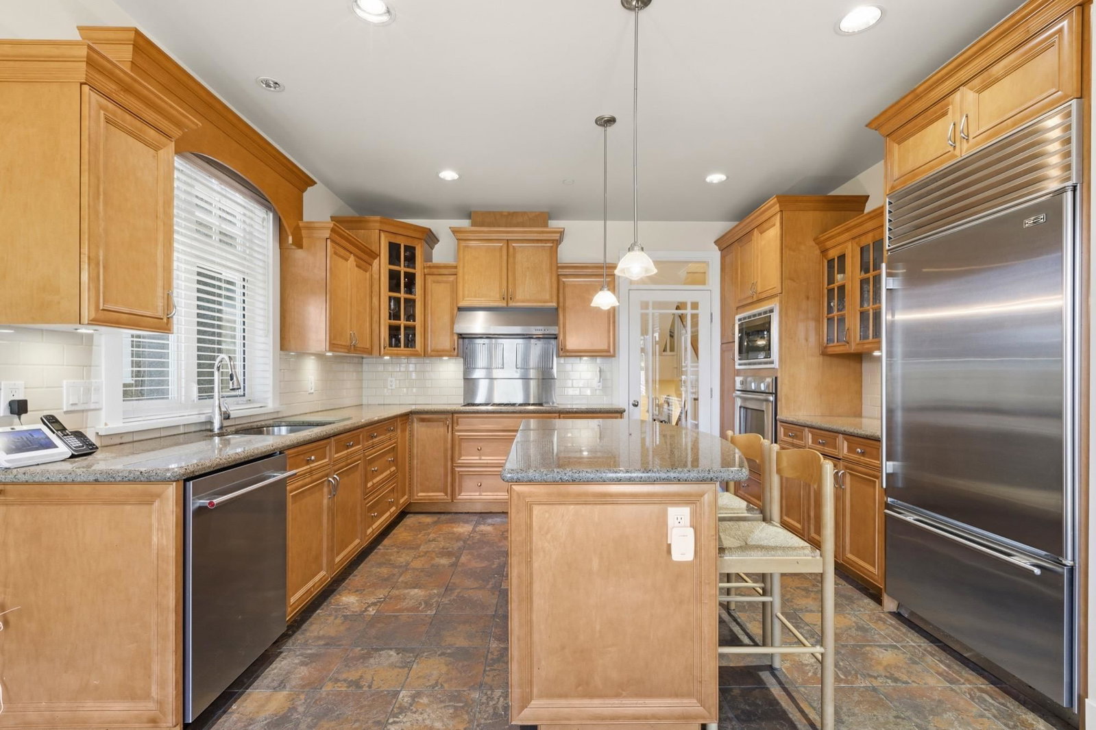 Listing Image 11