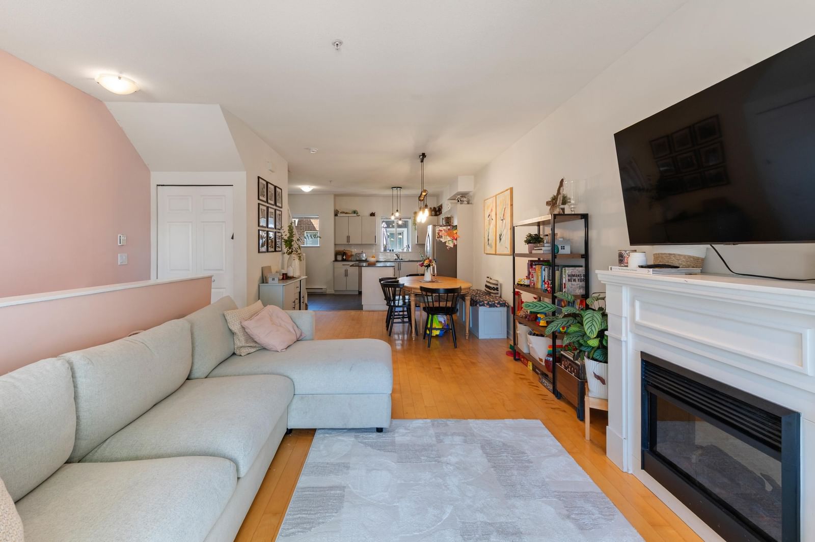 Listing Image 8