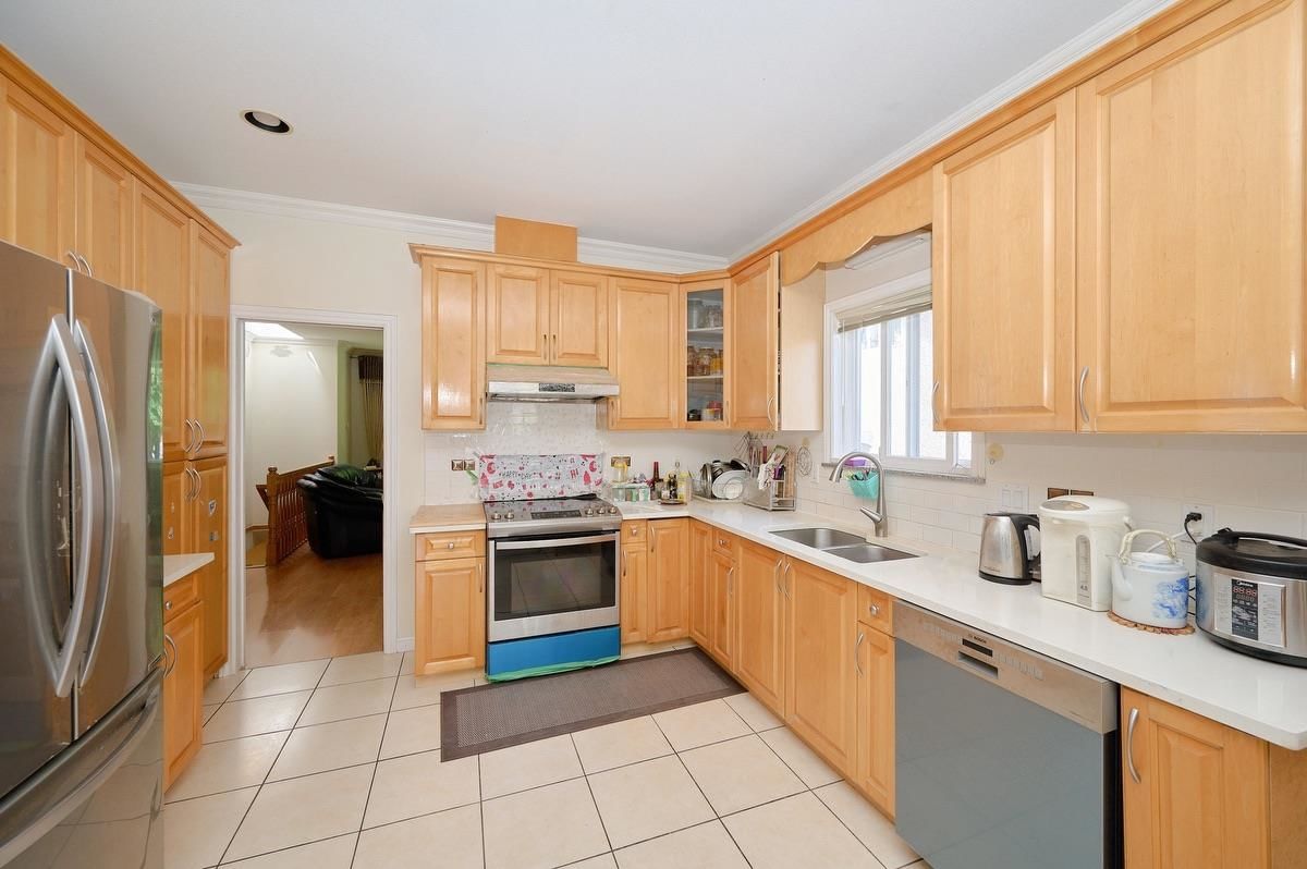 Listing Image 4