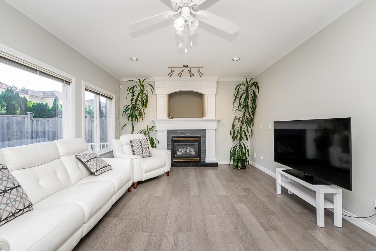 Listing Image 11