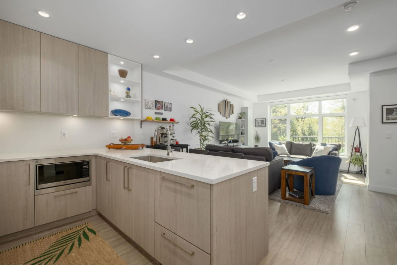 111 - 747 3rd Street E