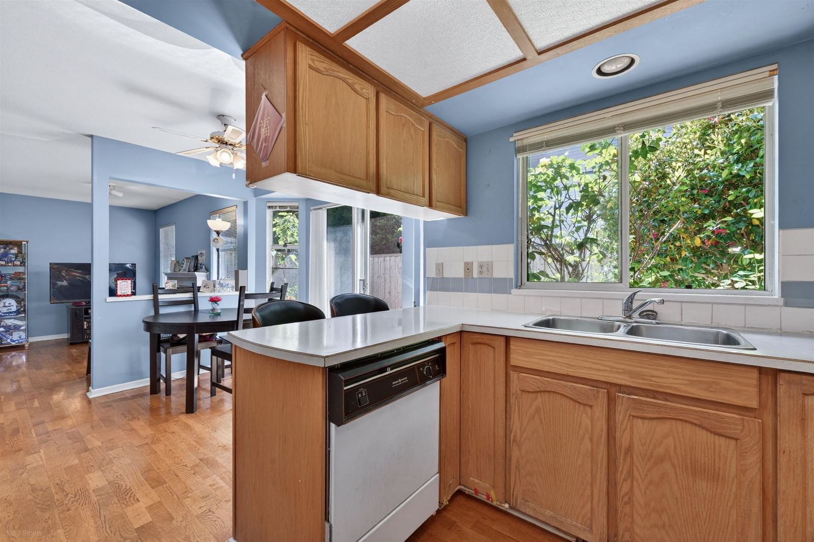 Listing Image 10