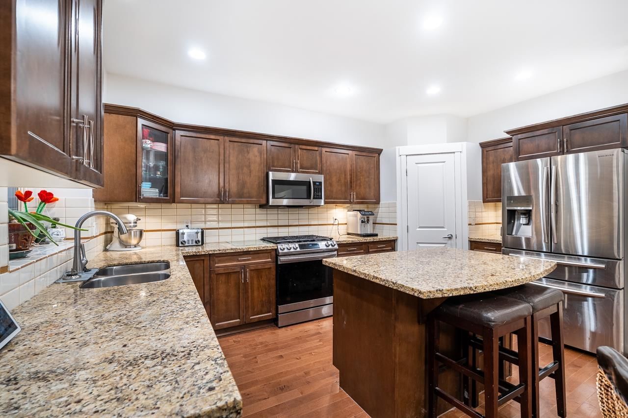 Listing Image 11