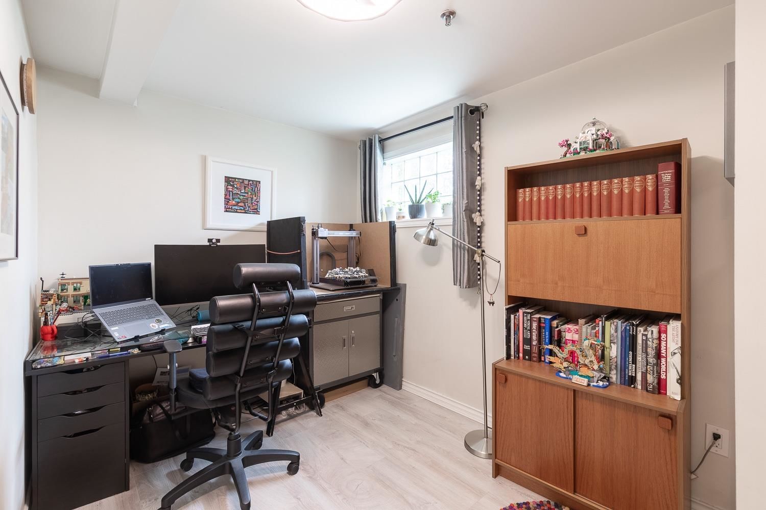 Listing Image 11