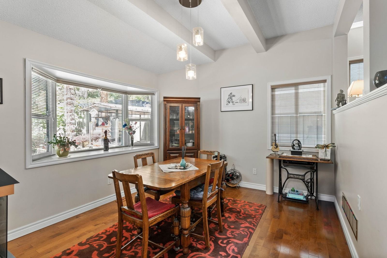Listing Image 9