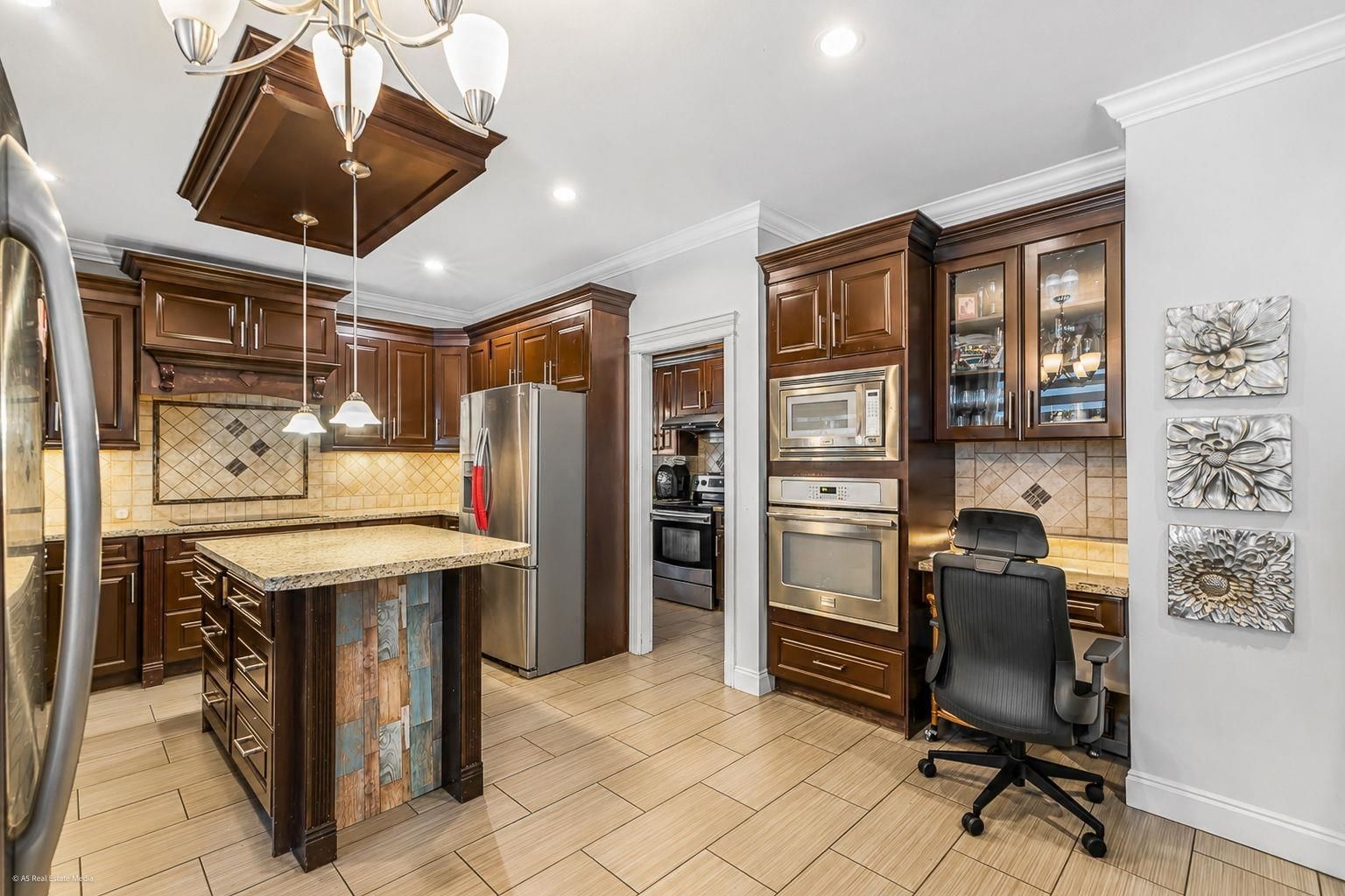 Listing Image 12